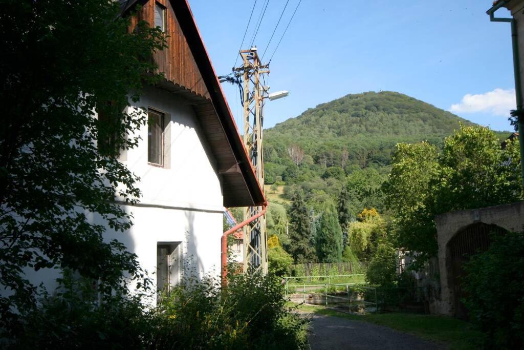 Villa Pobyt V Chko Ceske Stredohori Pod Horou Milesovkou Teplitz Exterior foto